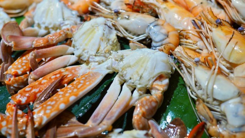 Pullman Pattaya Hotel G ตอนที่ 2: บุฟเฟ่ต์มื้อเย็น International Seafood BBQ Buffet