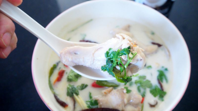 ต้มข่าไก่ Tom Kha Gai [สูตรอาหาร]