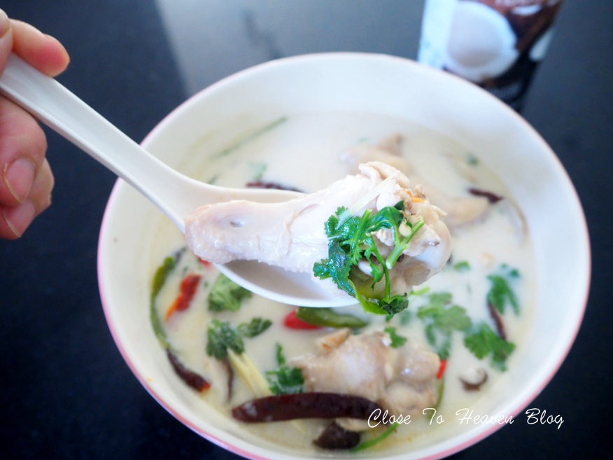 ต้มข่าไก่ Tom Kha Gai [สูตรอาหาร]