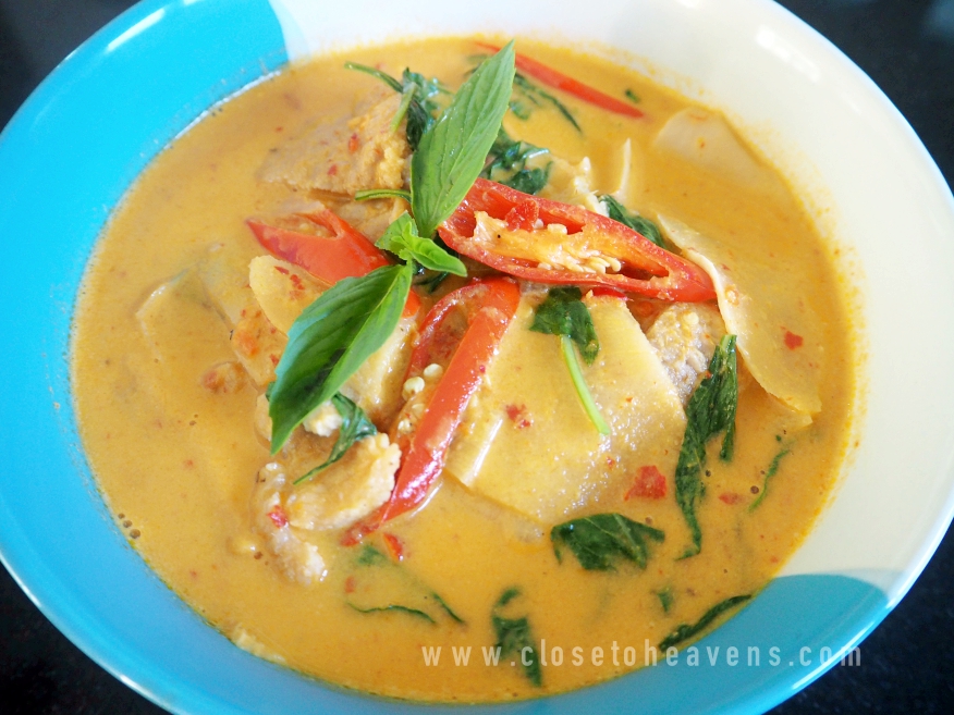 แกงเผ็ดหน่อไม้ดอง Red Curry with Bamboo Shoots