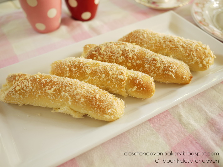 Spanish Bread ชื่อสเปนแต่คือขนมปังหวานของฟิลิปปินส์